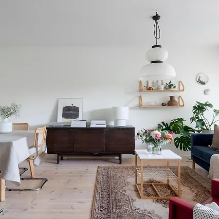 Photographers House Close To The Metro 아파트