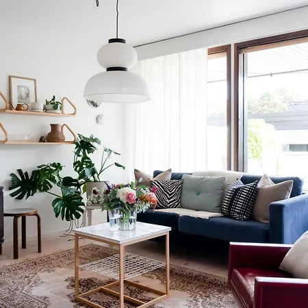 Photographers House Close To The Metro