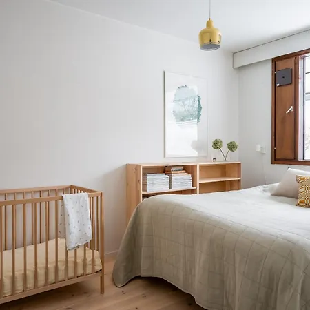 Photographers House Close To The Metro 에스포