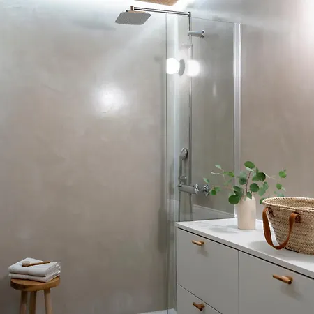 Photographers House Close To The Metro *