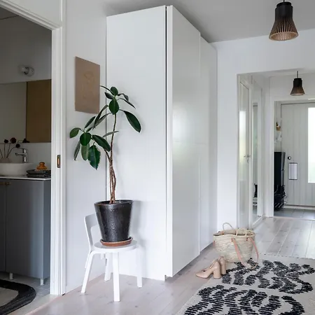 Photographers House Close To The Metro 에스포